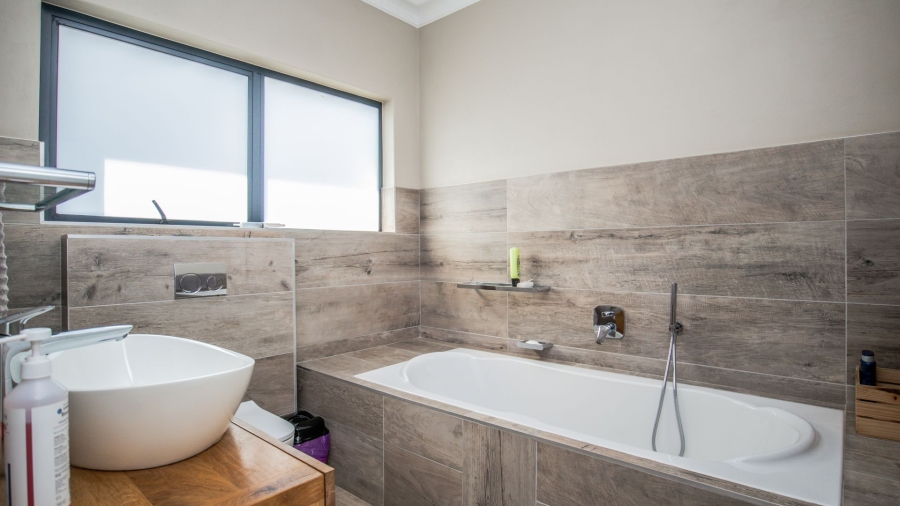 5 Bedroom Property for Sale in The Coves North West